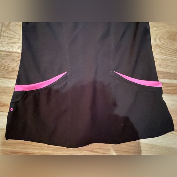 🩺 HeartSoul Women's Black and Pink Scrub Top Size Small - Picture 9 of 10